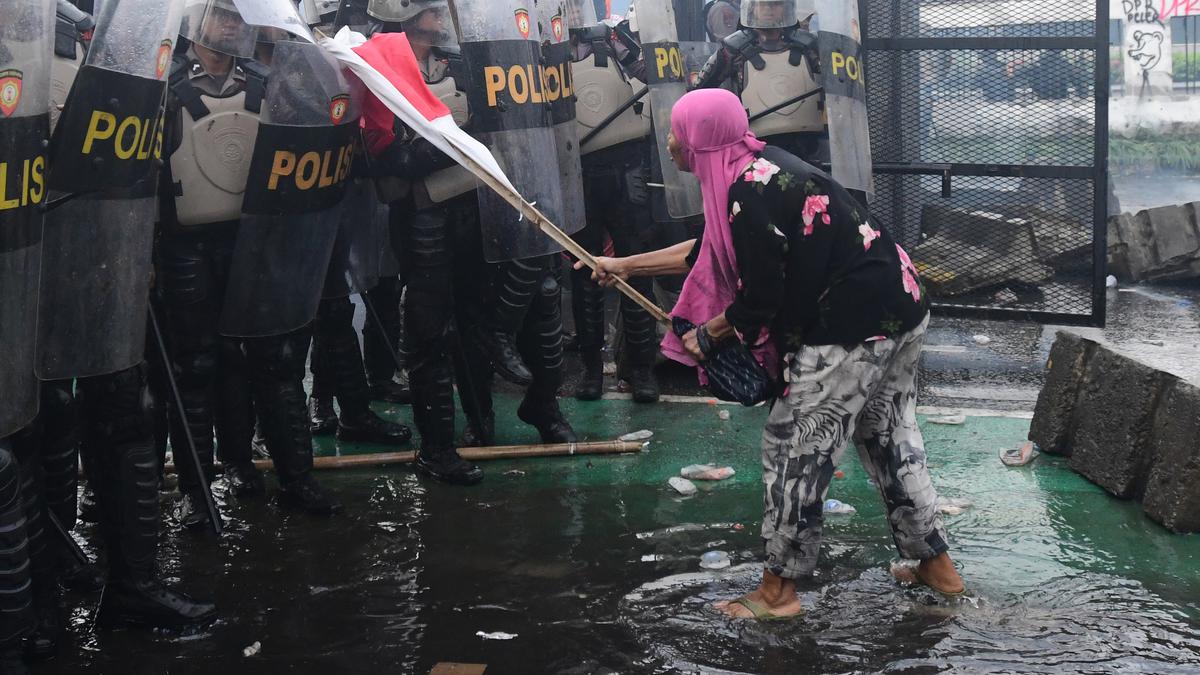 Gelombang Demo di Indonesia, Kemenpar Siapkan Kontak Darurat untuk Wisman dan Update Penting Lainnya