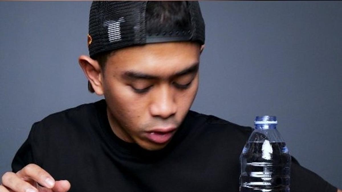 Tanboy Kun Hibur Pengunjung dengan Mukbang Challenge Seru di COME SEE MIE FEST 2025 Bandung!