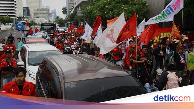 Demo Buruh di Kawasan Patung Kuda Picu Kemacetan, Aksi Berlangsung Tertib