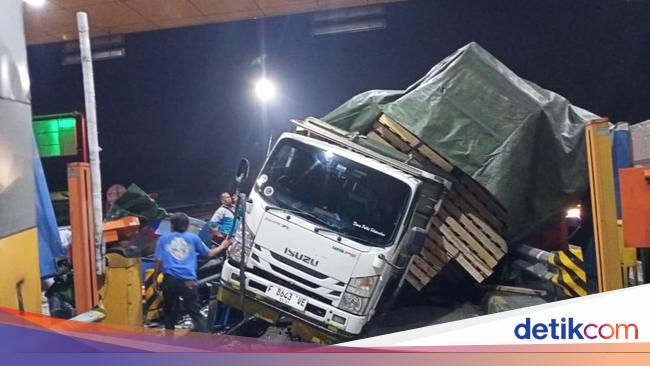 Kecelakaan di GT Ciawi 2 Tol Jagorawi, 1 Orang Luka dan Evakuasi Sedang Berlangsung