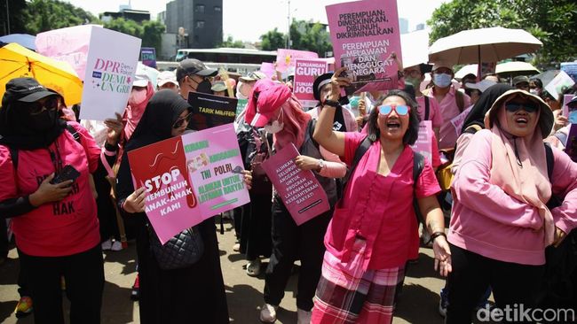 Aliansi Perempuan Indonesia Gelar Aksi Damai di DPR, Tuntut Penghentian Kekerasan Negara