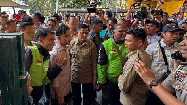 Wapres Gibran Viral Bagi-bagi Sembako ke Ojol, Netizen Komen Begini