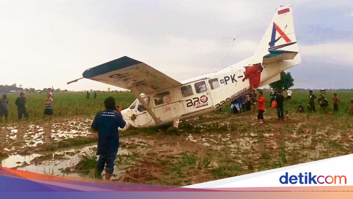Lima Awak Pesawat Cessna Selamat Setelah Mendarat Darurat di Karawang