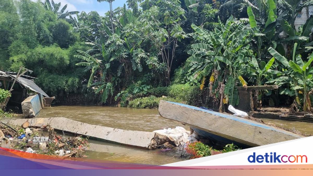 Tanggul Baswedan Jebol Lagi, Warga Jati Padang Terendam Banjir Lebih Parah
